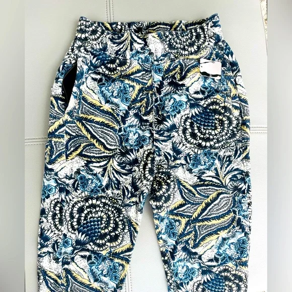 NWT! Free People Movement June Bug Sweatshirt + Jog Pants 2-piece SET in Size XS